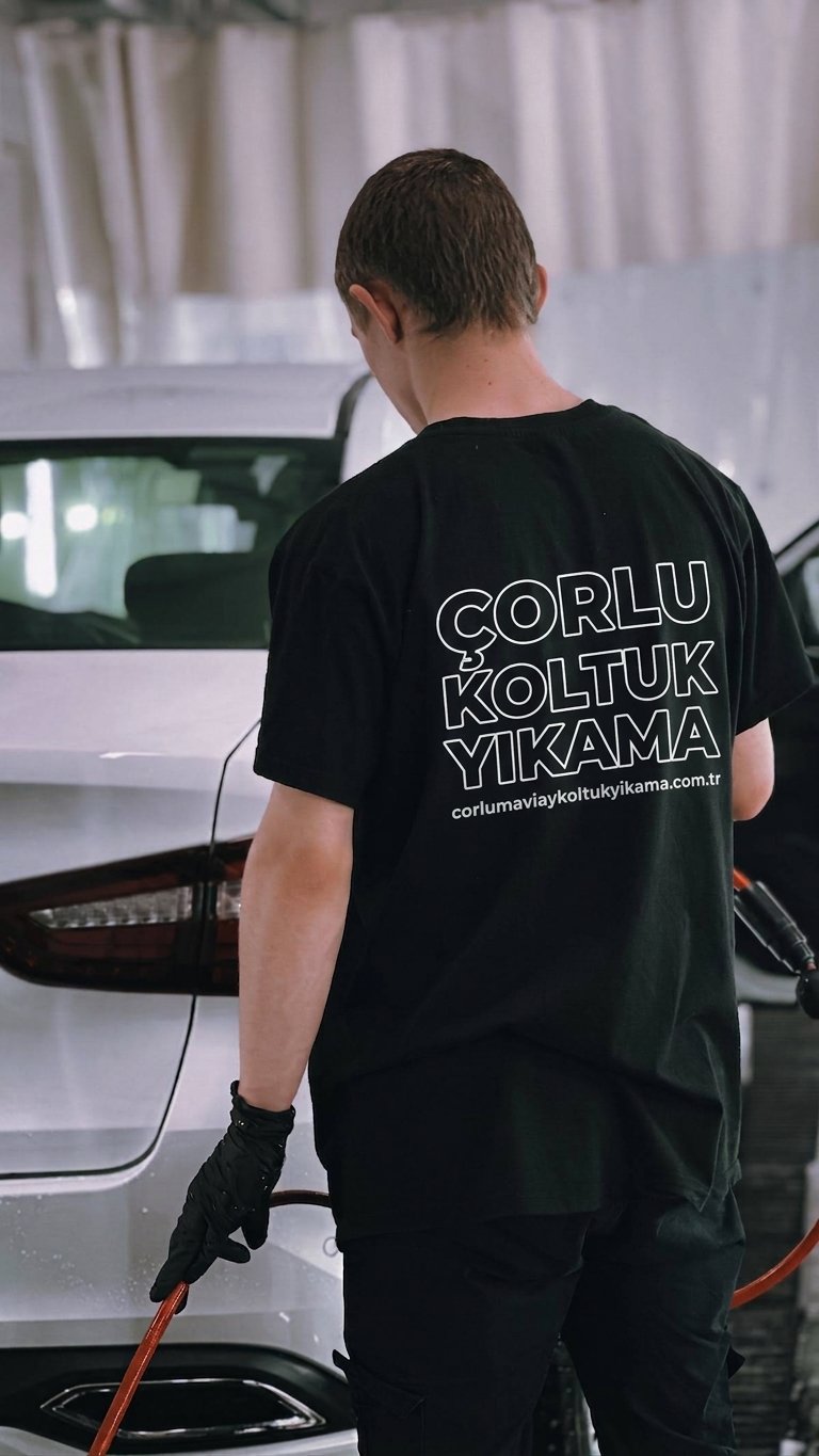Araç iç döşeme temizliği